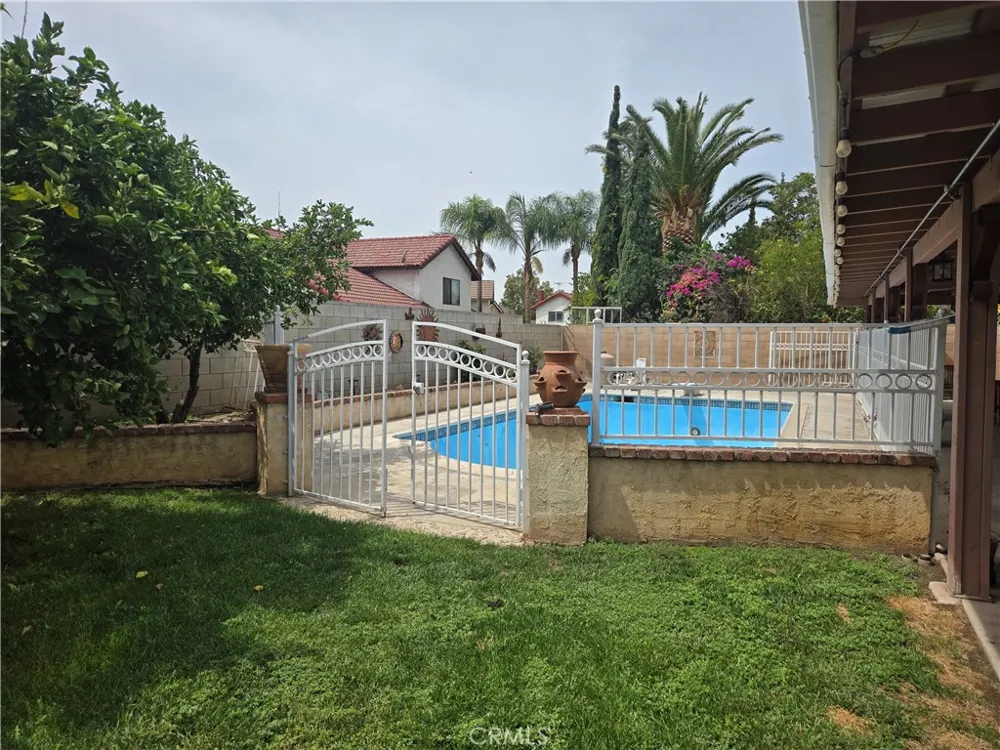 831 W El Molino Bloomington, CA 92316