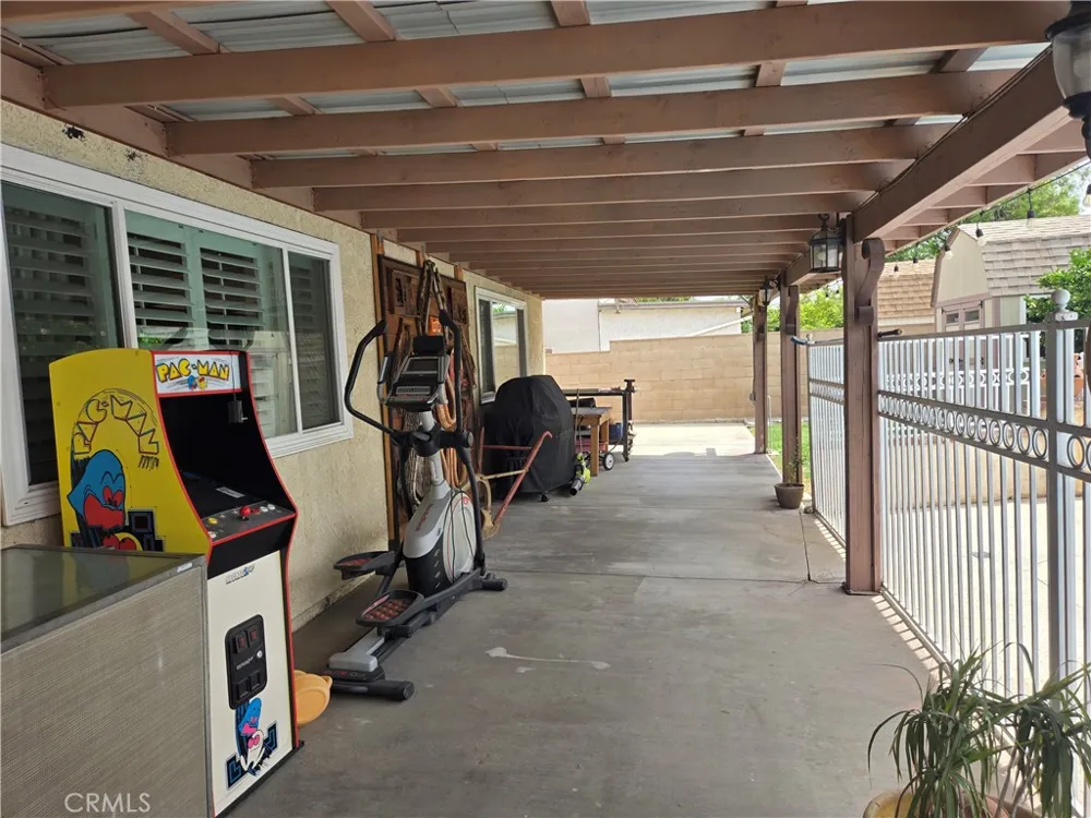 831 W El Molino Bloomington, CA 92316