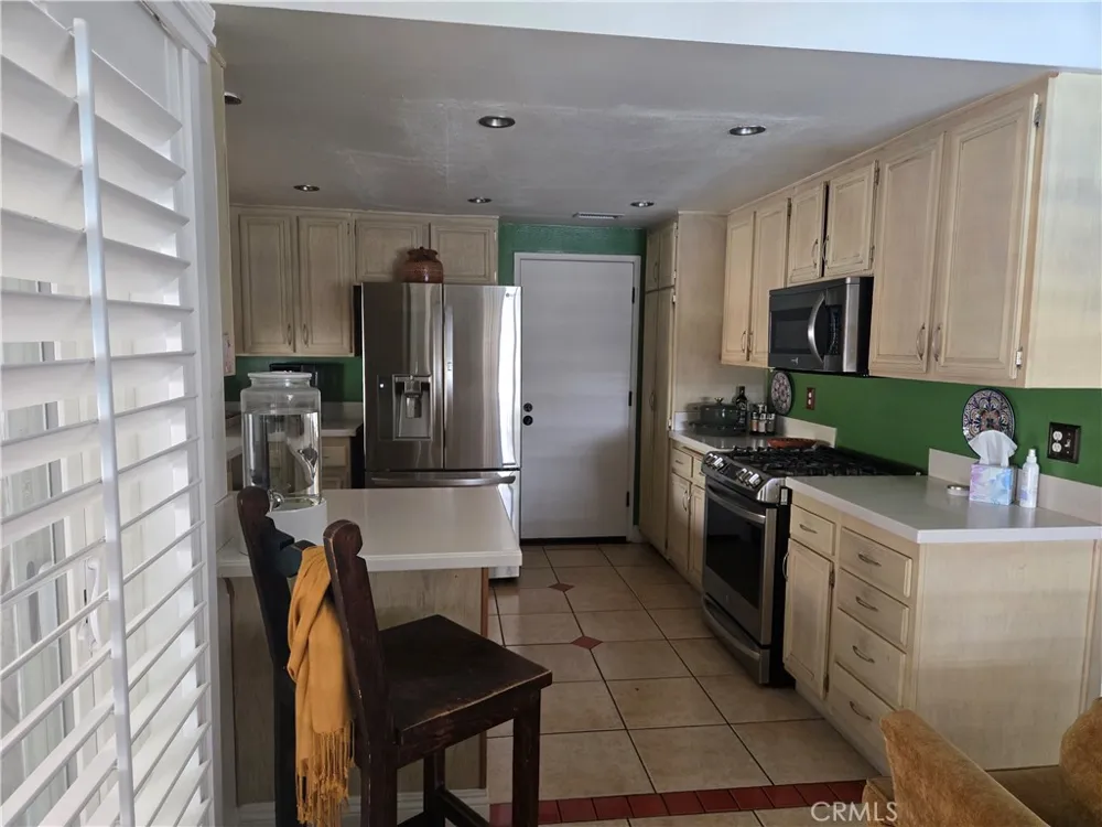 831 W El Molino Bloomington, CA 92316