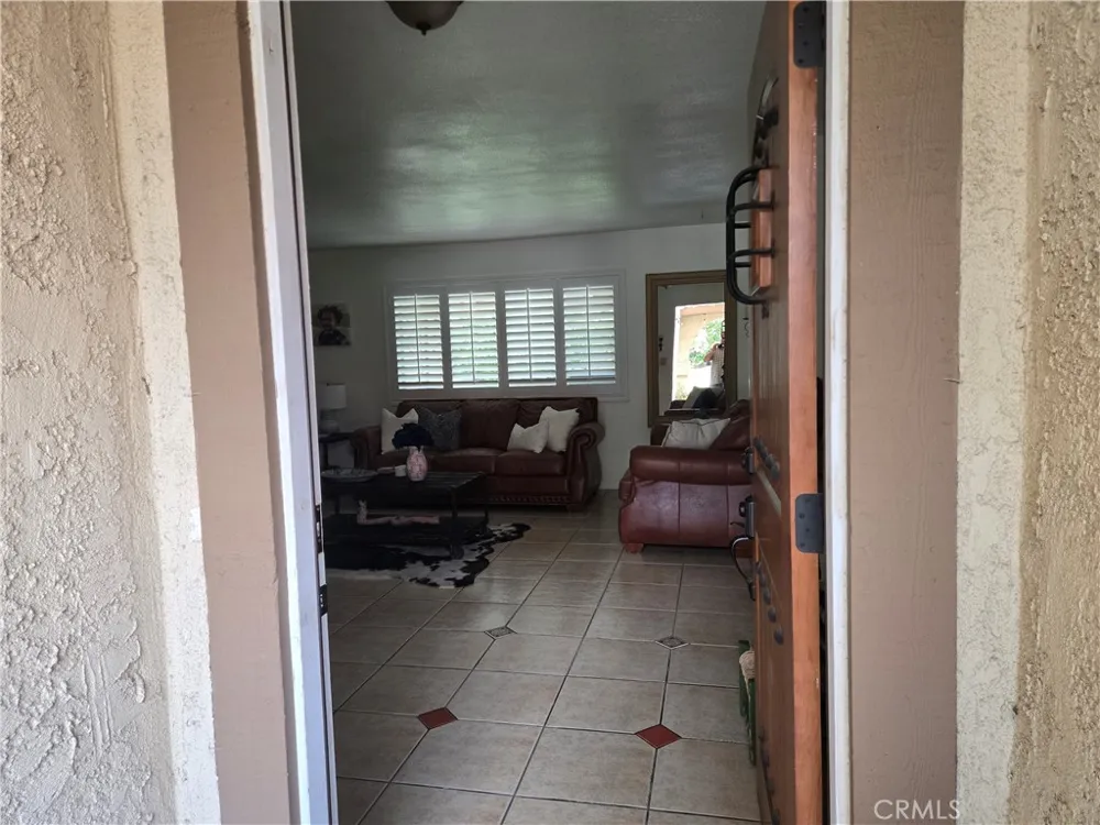 831 W El Molino Bloomington, CA 92316