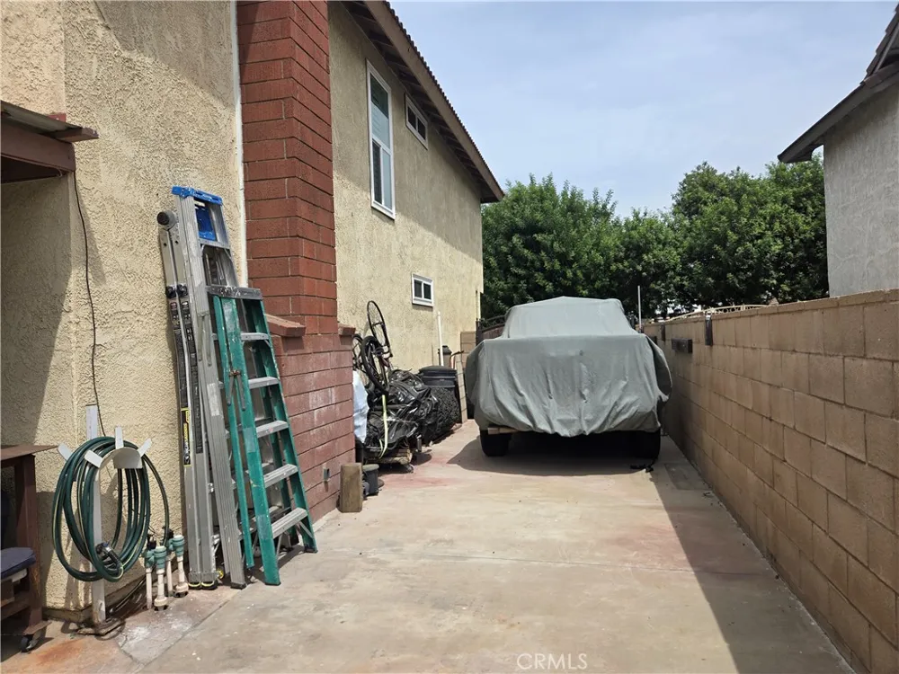 831 W El Molino Bloomington, CA 92316