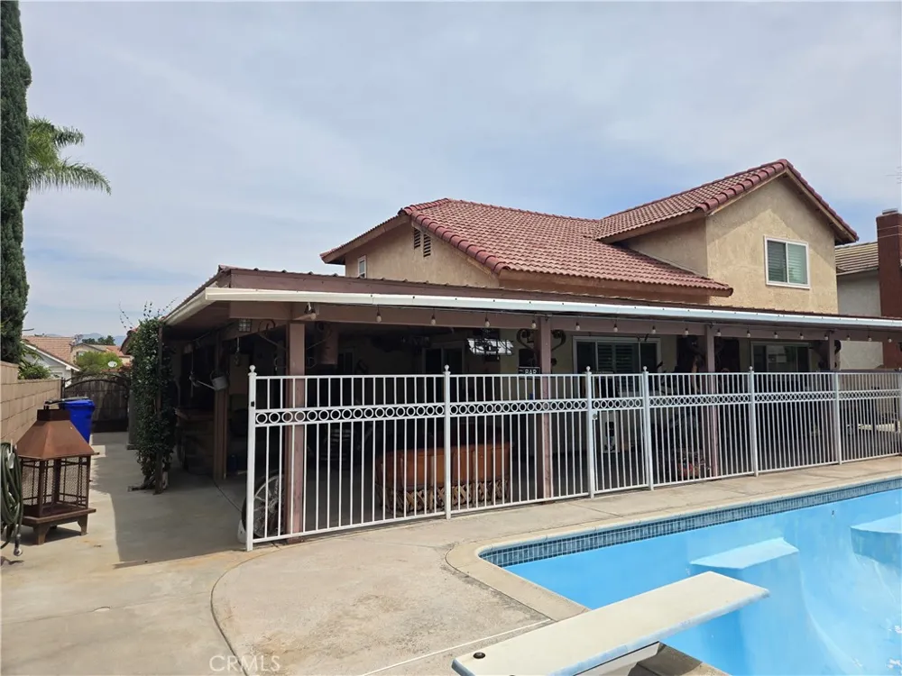 831 W El Molino Bloomington, CA 92316