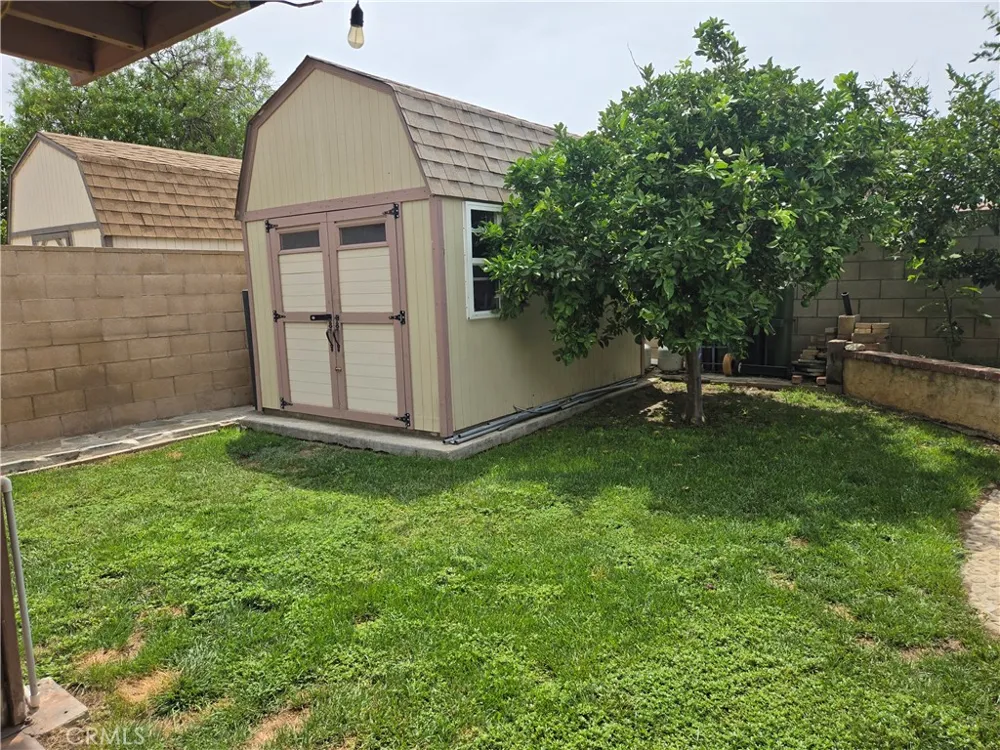 831 W El Molino Bloomington, CA 92316