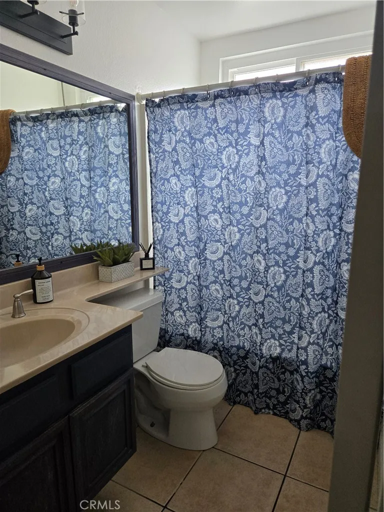 831 W El Molino Bloomington, CA 92316