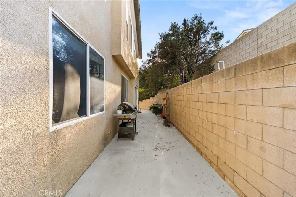 5200 Archery Court Fontana, CA 92336