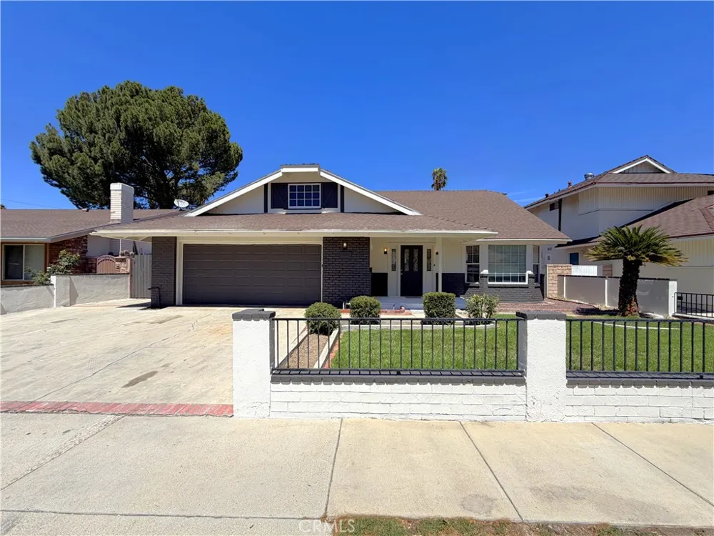 19631 Four Oaks Street Canyon Country, CA 91351