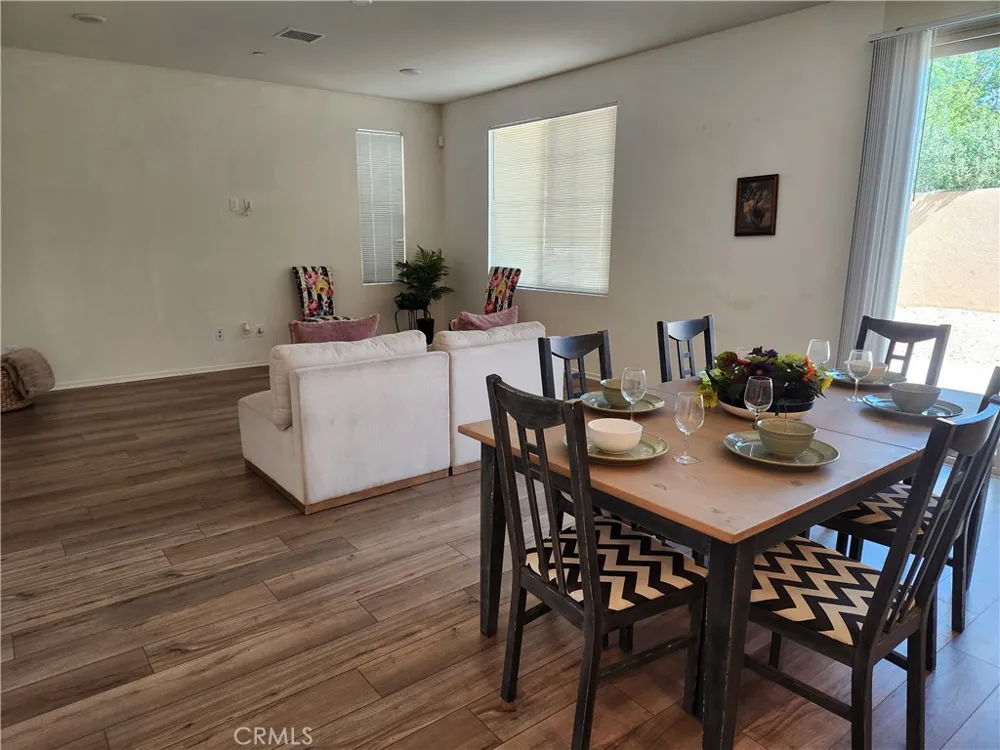 938 W Jasmine Way Rialto, CA 92376