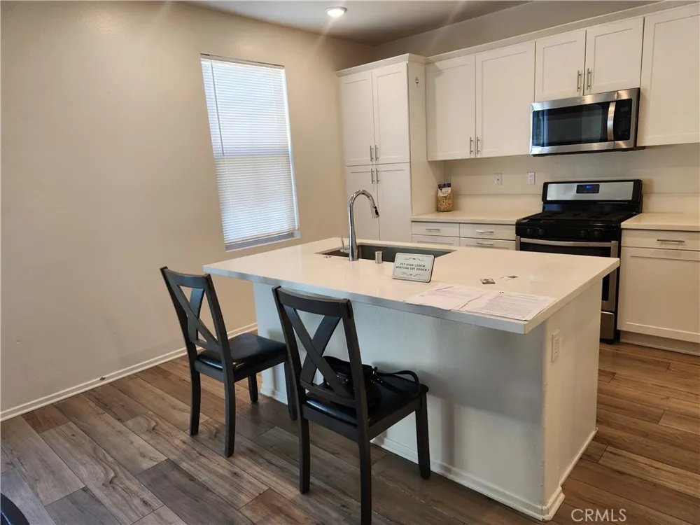 938 W Jasmine Way Rialto, CA 92376