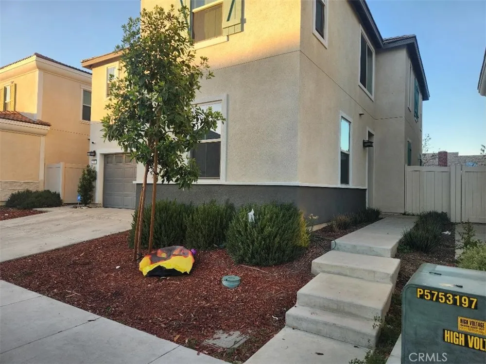938 W Jasmine Way Rialto, CA 92376