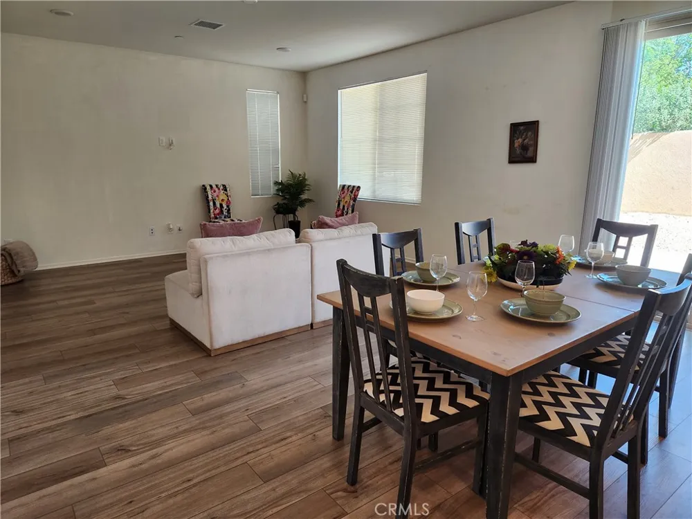 938 W Jasmine Way Rialto, CA 92376