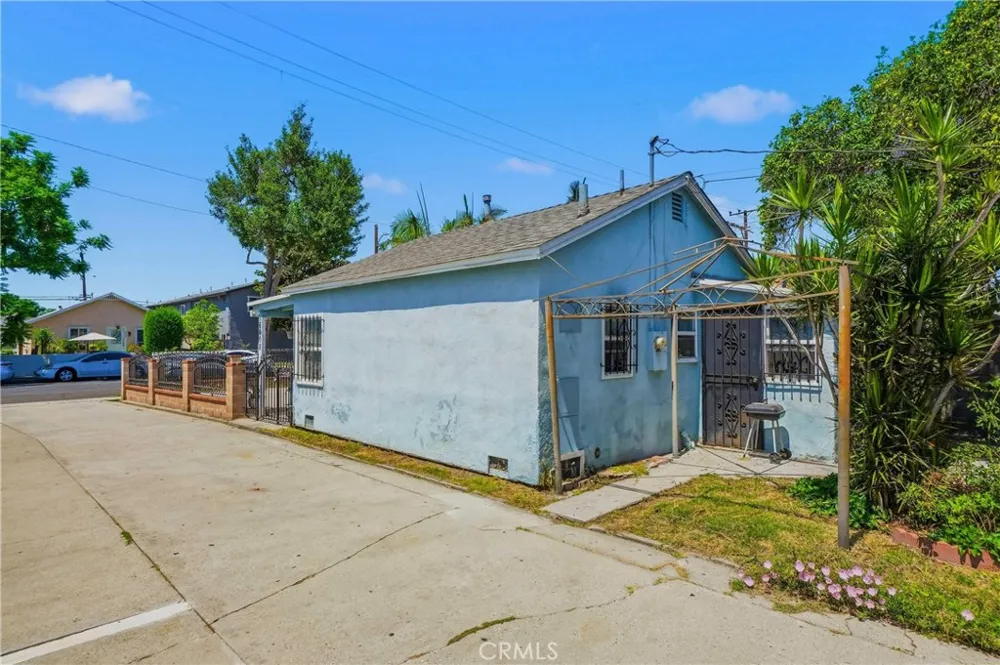 6608 Ira Bell Gardens, CA 90201