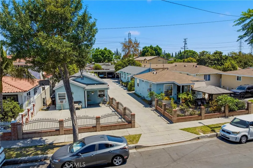 6608 Ira Bell Gardens, CA 90201