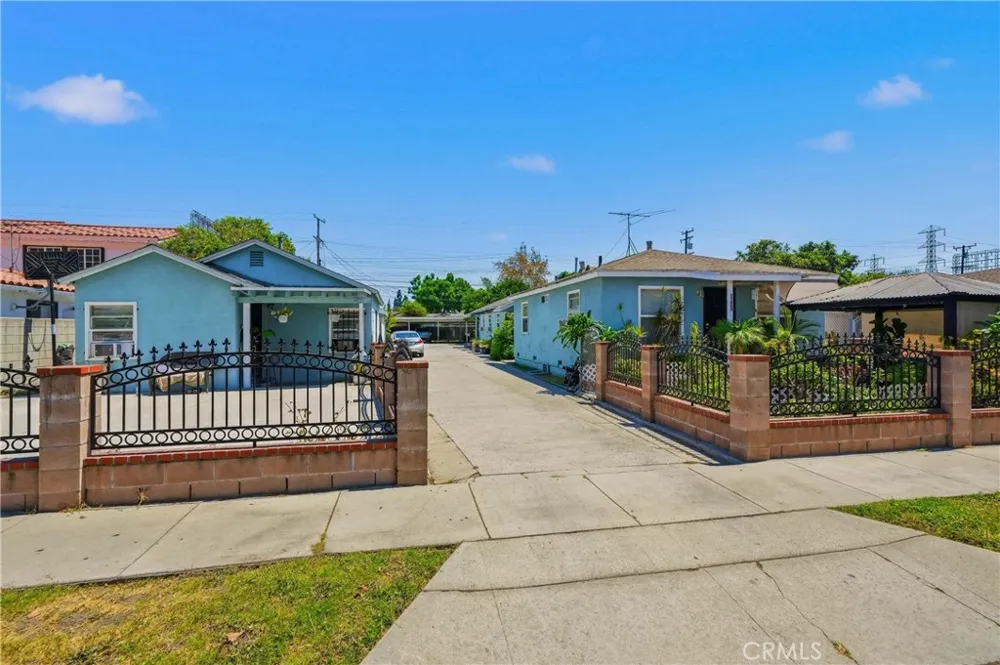6608 Ira Bell Gardens, CA 90201
