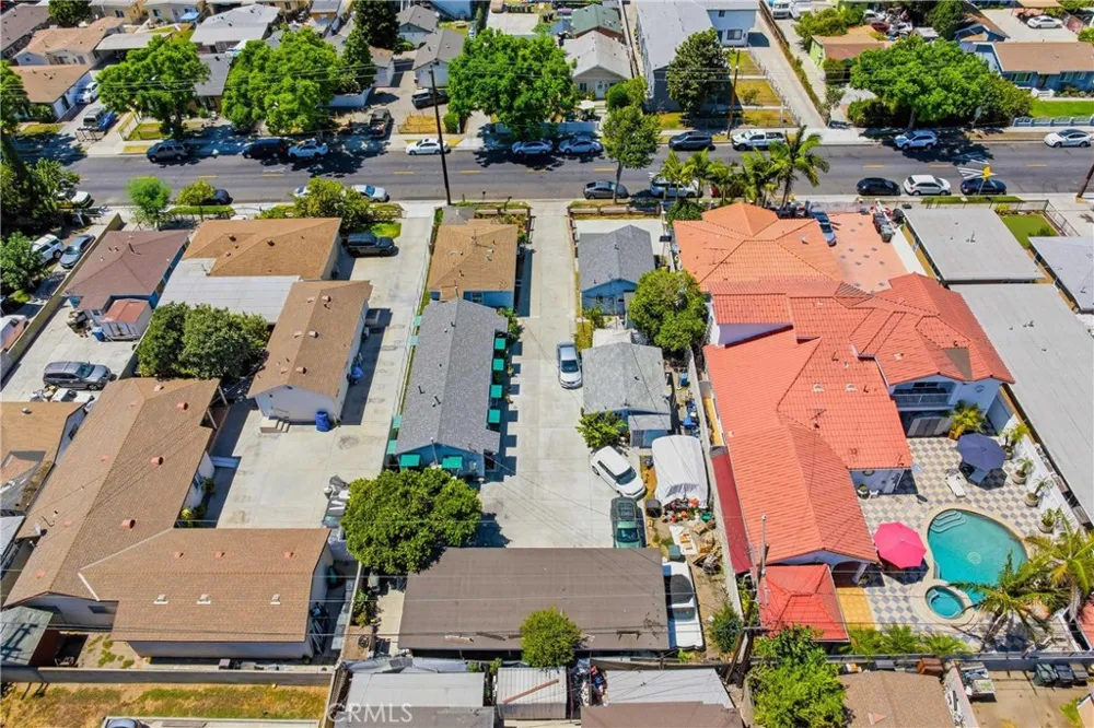 6608 Ira Bell Gardens, CA 90201
