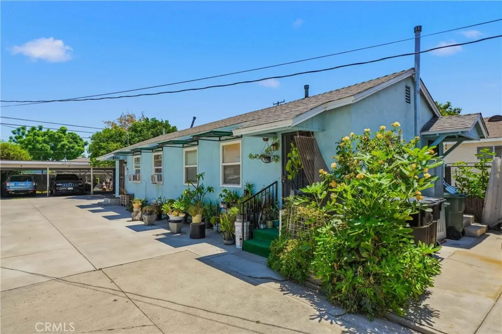 6608 Ira Bell Gardens, CA 90201