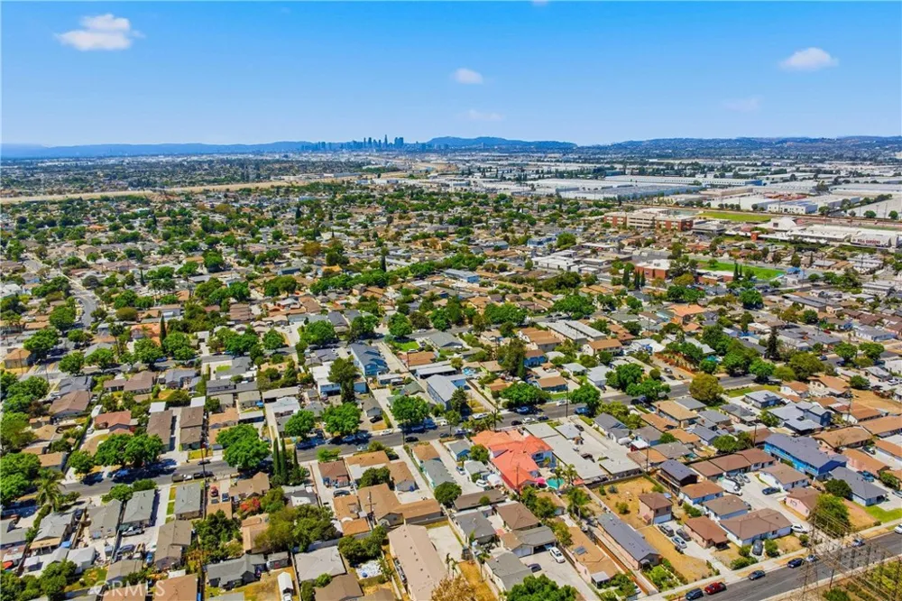 6608 Ira Bell Gardens, CA 90201
