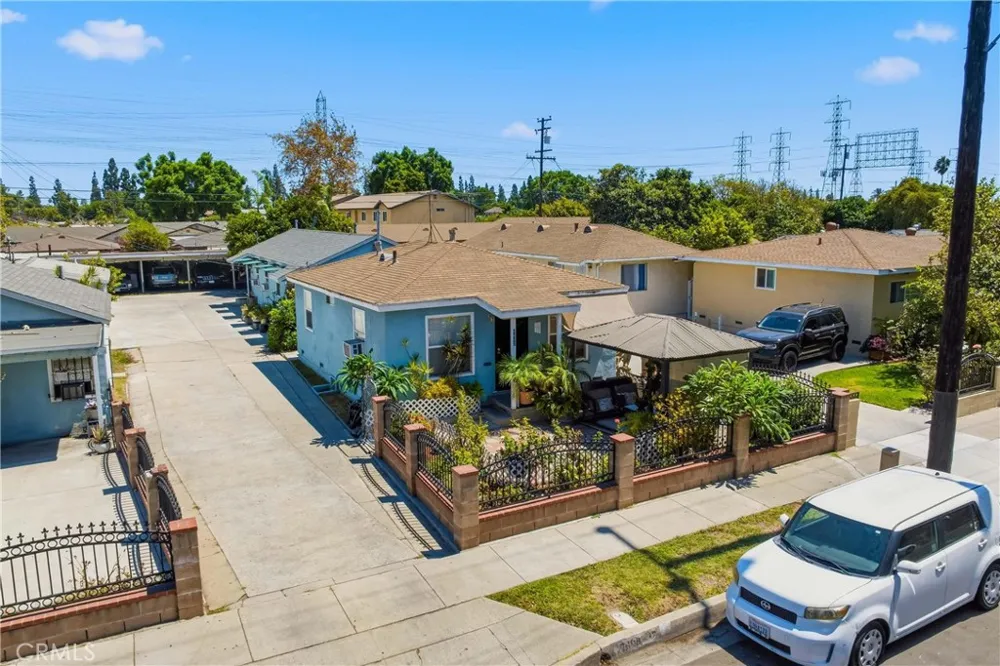 6608 Ira Bell Gardens, CA 90201