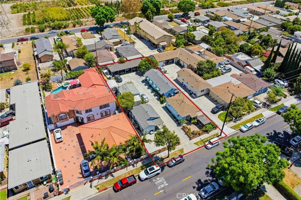 6608 Ira Bell Gardens, CA 90201