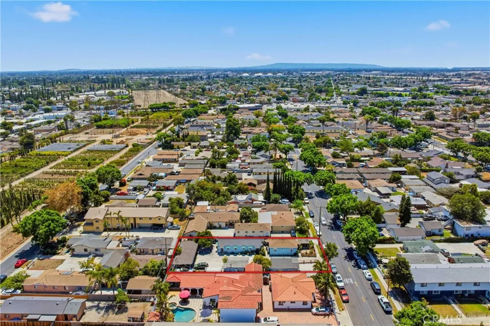 6608 Ira Bell Gardens, CA 90201