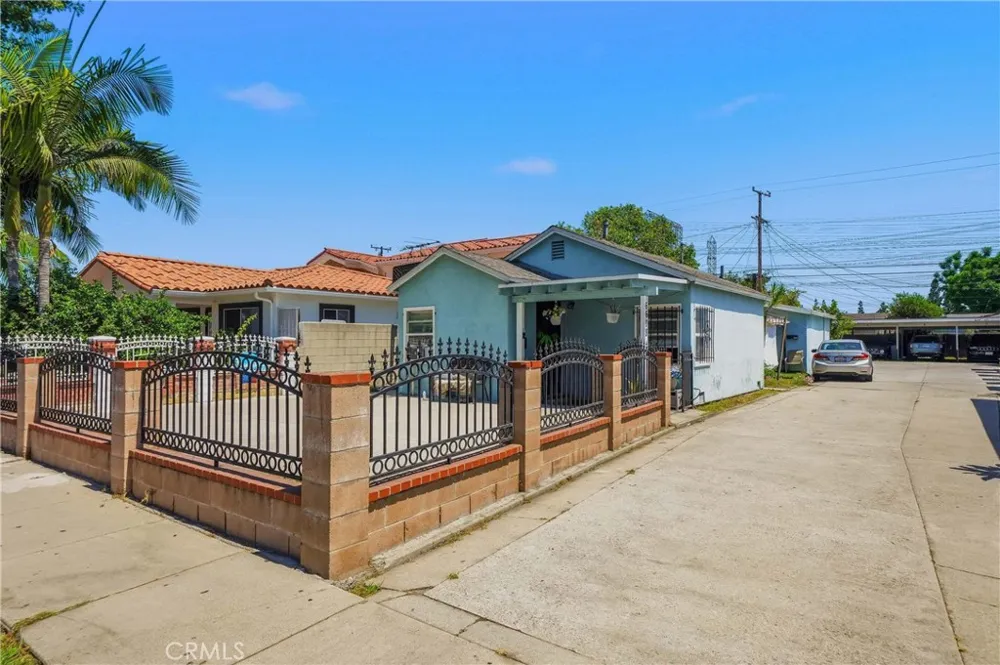 6608 Ira Bell Gardens, CA 90201
