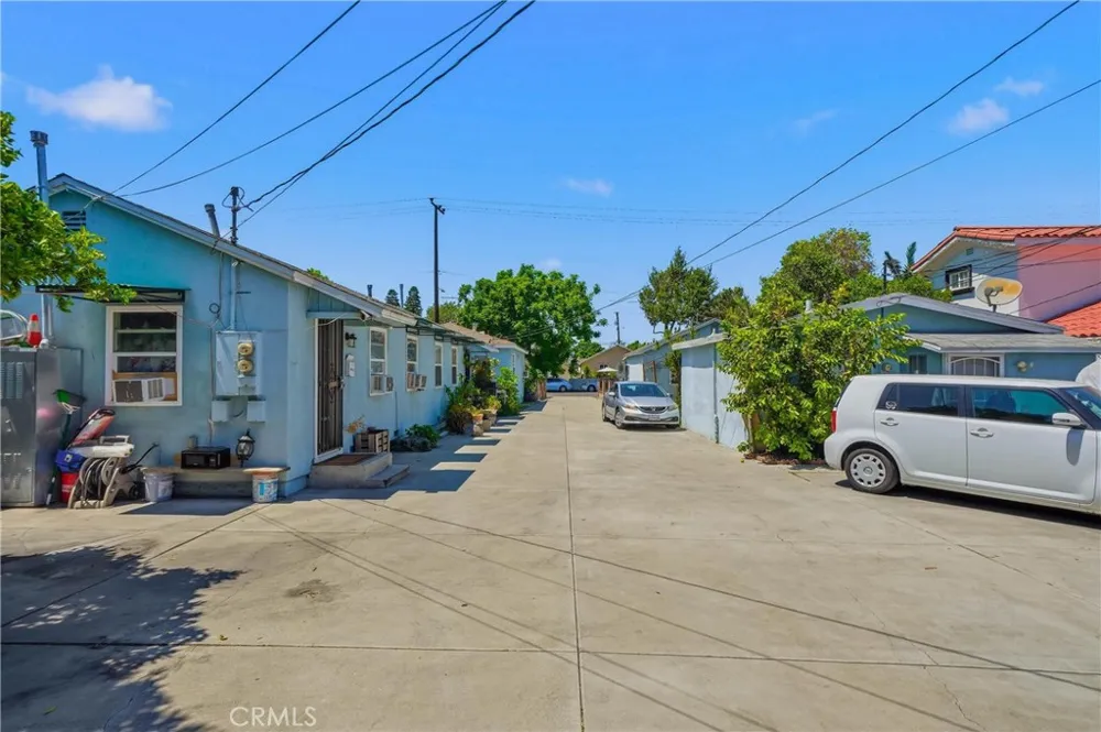 6608 Ira Bell Gardens, CA 90201