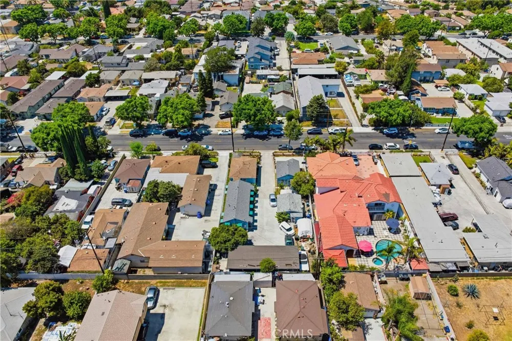 6608 Ira Bell Gardens, CA 90201