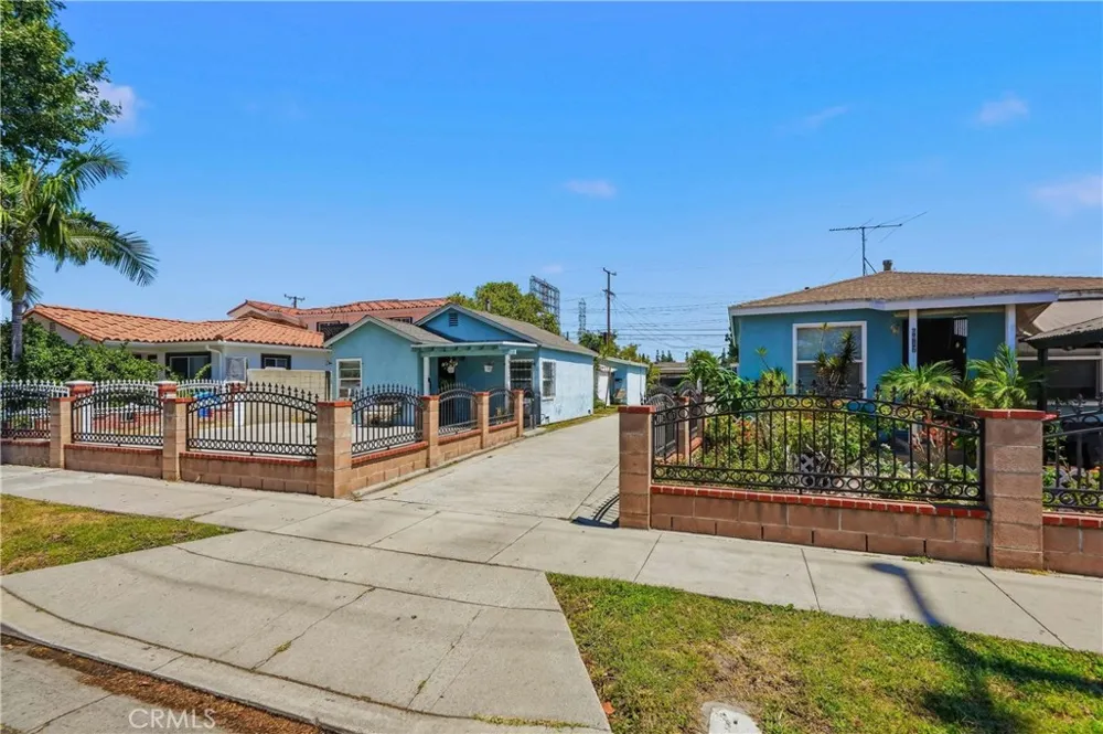 6608 Ira Bell Gardens, CA 90201