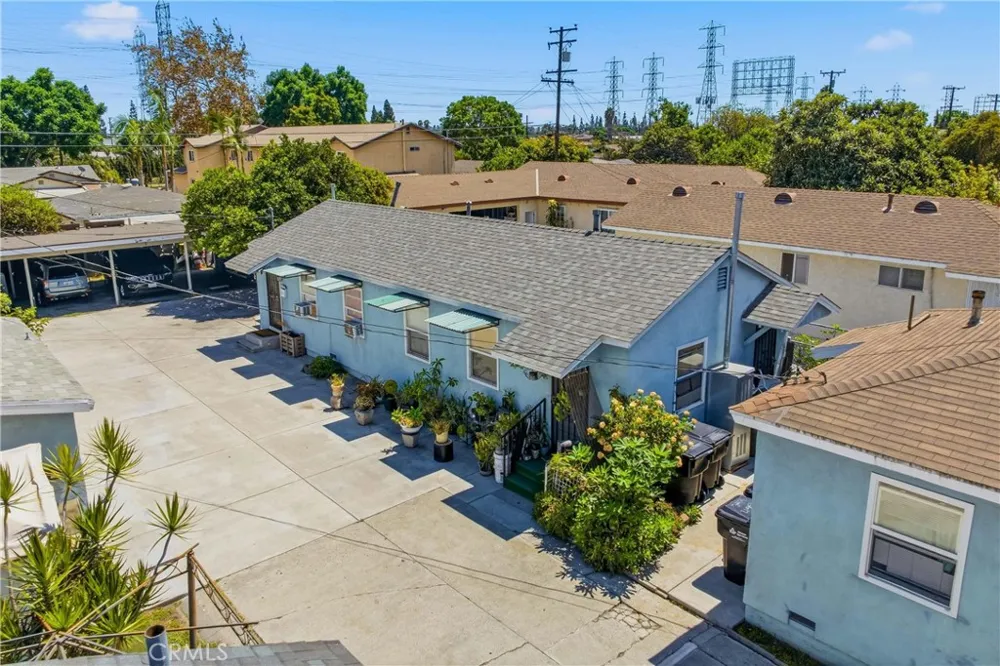 6608 Ira Bell Gardens, CA 90201
