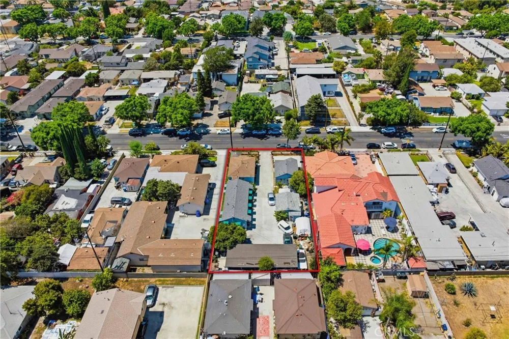 6608 Ira Bell Gardens, CA 90201