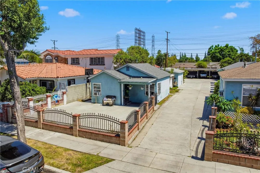 6608 Ira Bell Gardens, CA 90201