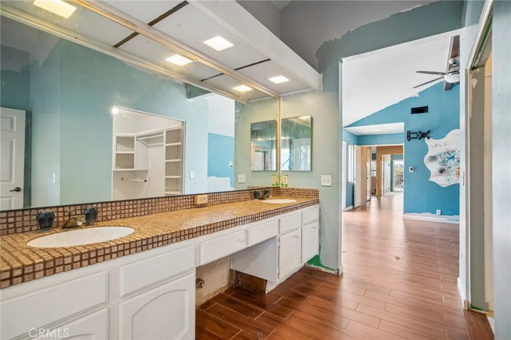 28391 Lakewood Laguna Niguel, CA 92677