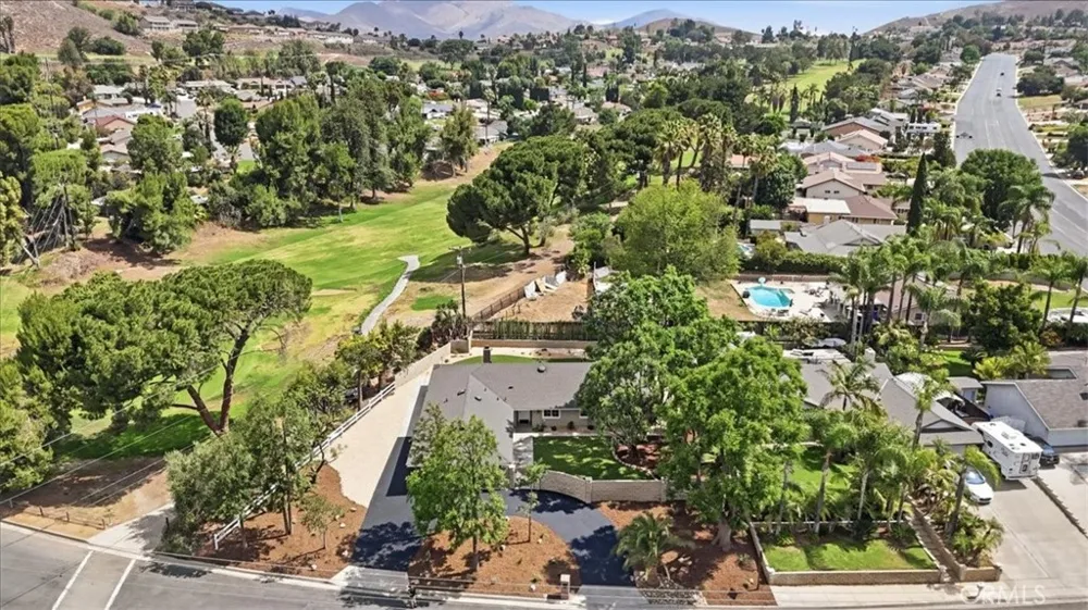 7831 Live Oak Jurupa Valley, CA 92509
