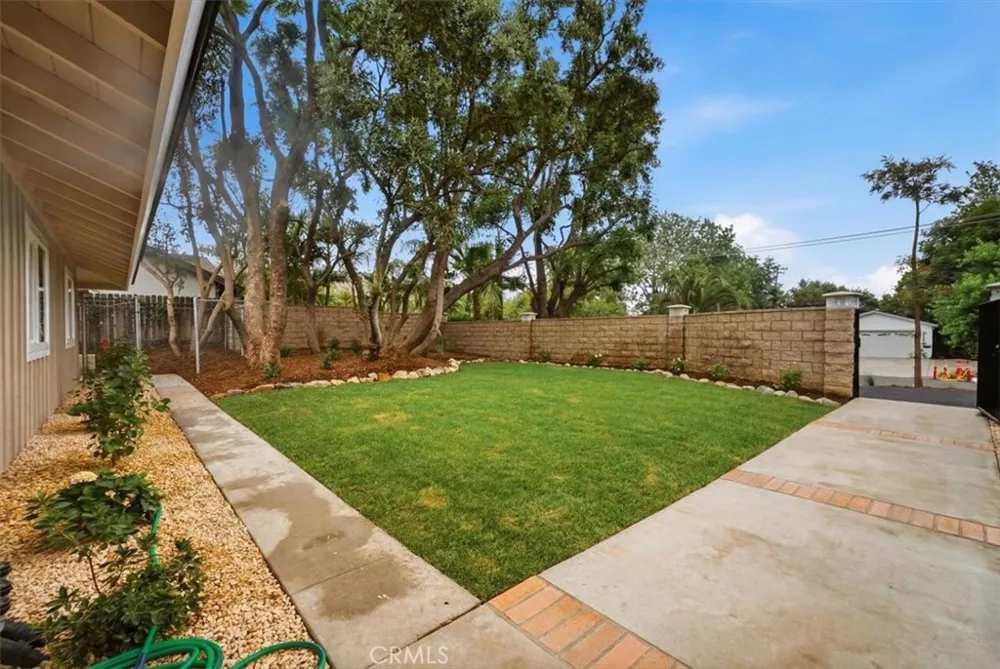 7831 Live Oak Jurupa Valley, CA 92509
