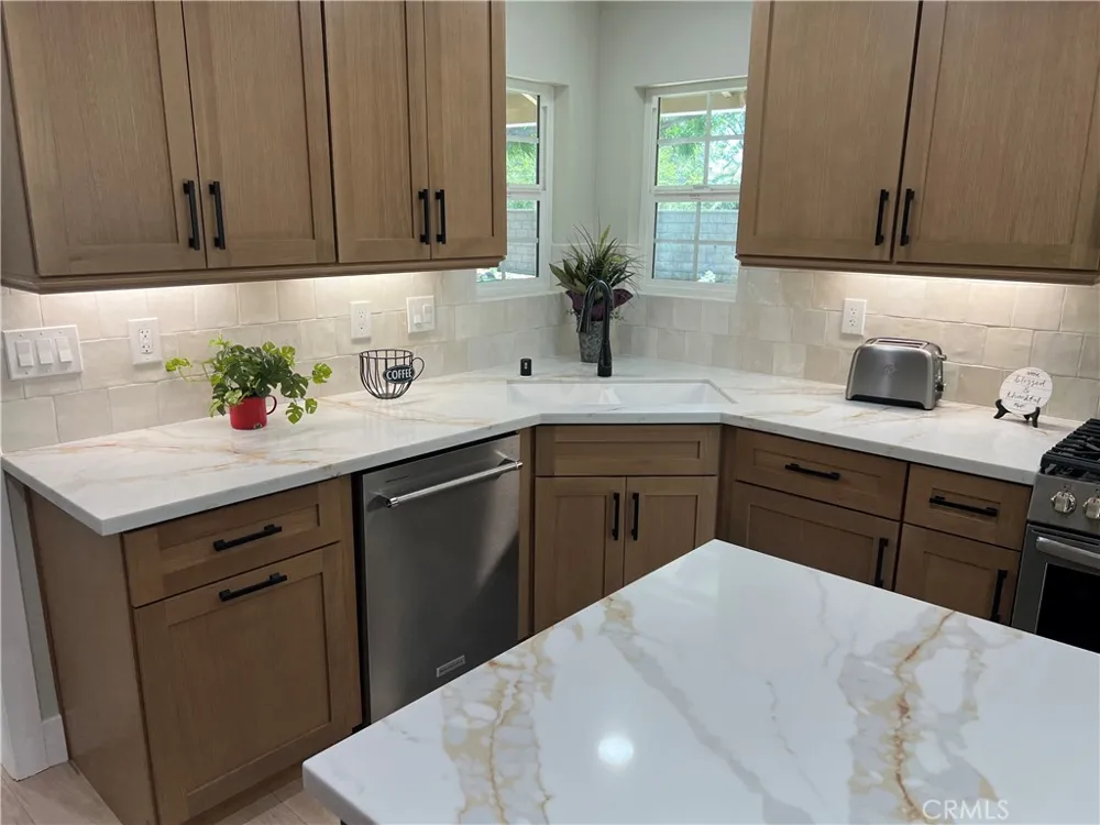 7831 Live Oak Jurupa Valley, CA 92509