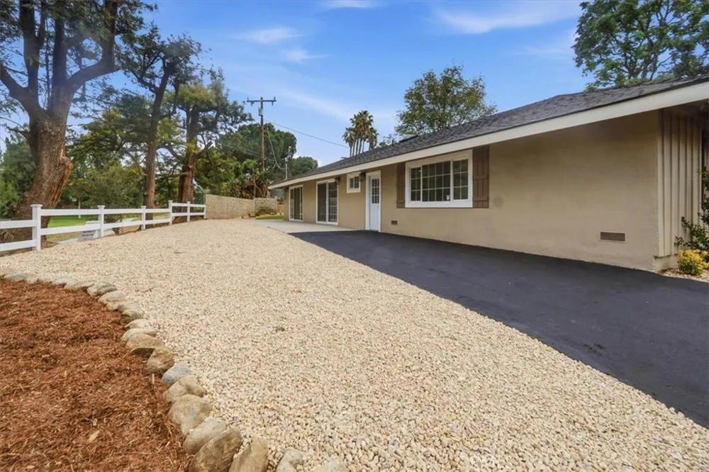 7831 Live Oak Jurupa Valley, CA 92509