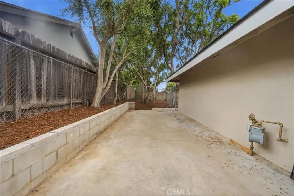 7831 Live Oak Jurupa Valley, CA 92509