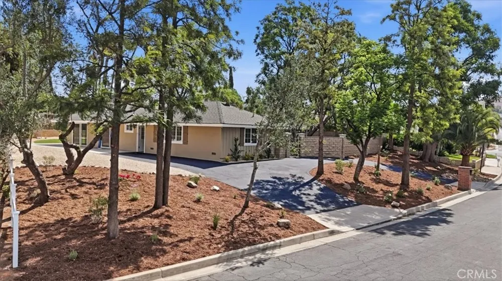7831 Live Oak Jurupa Valley, CA 92509