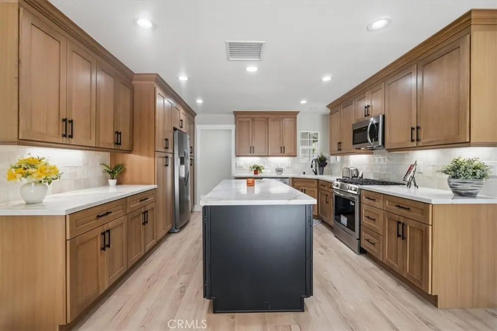 7831 Live Oak Jurupa Valley, CA 92509