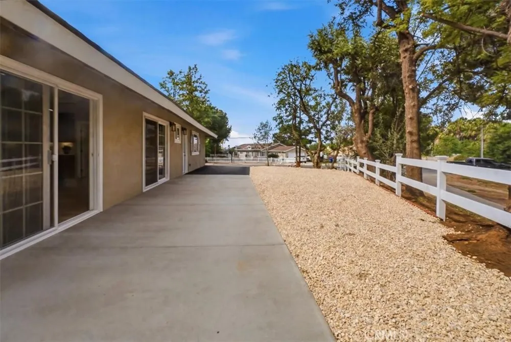 7831 Live Oak Jurupa Valley, CA 92509