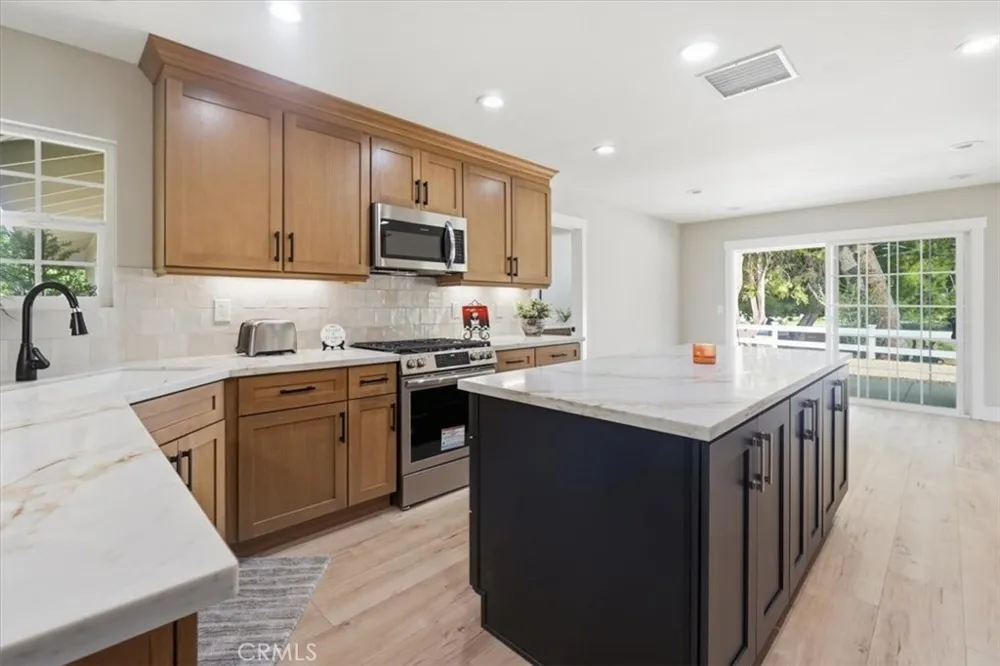 7831 Live Oak Jurupa Valley, CA 92509