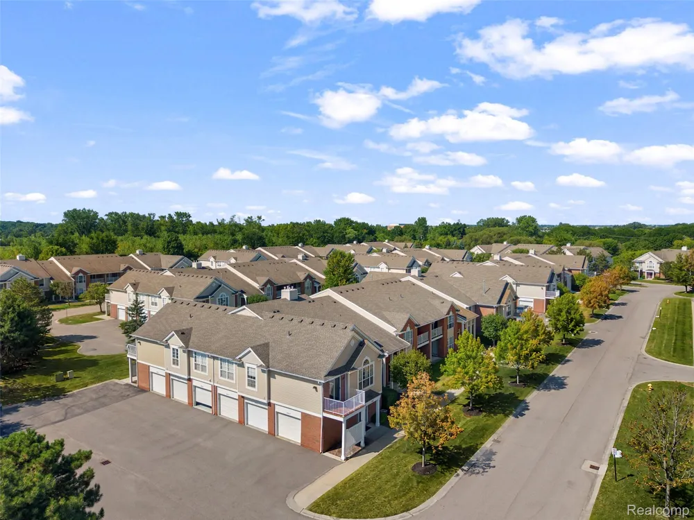 16450 Chatham Drive #136 Macomb Township, MI 48044