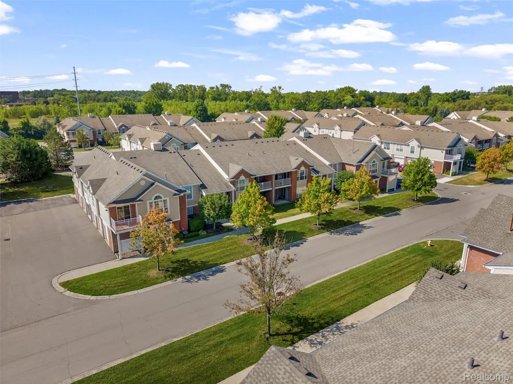 16450 Chatham Drive #136 Macomb Township, MI 48044