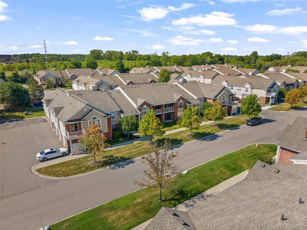 16450 Chatham Drive #136 Macomb Township, MI 48044