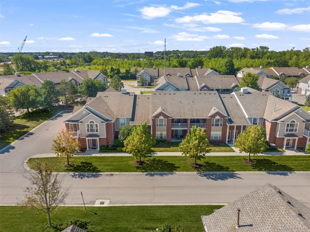 16450 Chatham Drive #136 Macomb Township, MI 48044