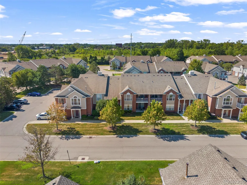 16450 Chatham Drive #136 Macomb Township, MI 48044