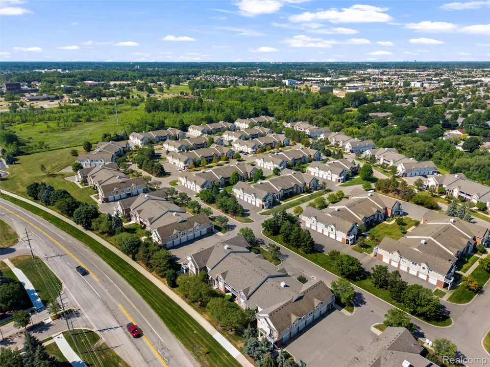 16450 Chatham Drive #136 Macomb Township, MI 48044