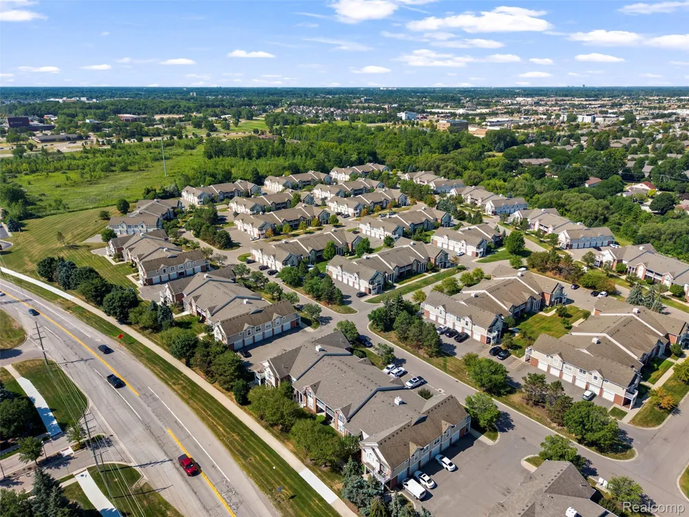 16450 Chatham Drive #136 Macomb Township, MI 48044