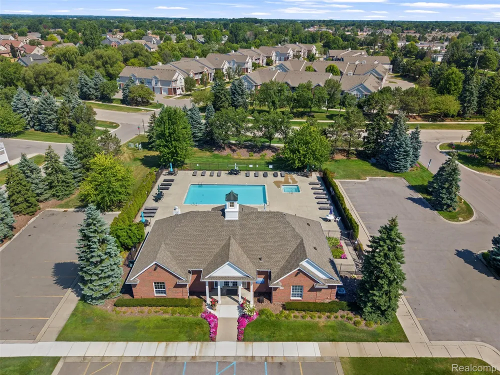 16450 Chatham Drive #136 Macomb Township, MI 48044
