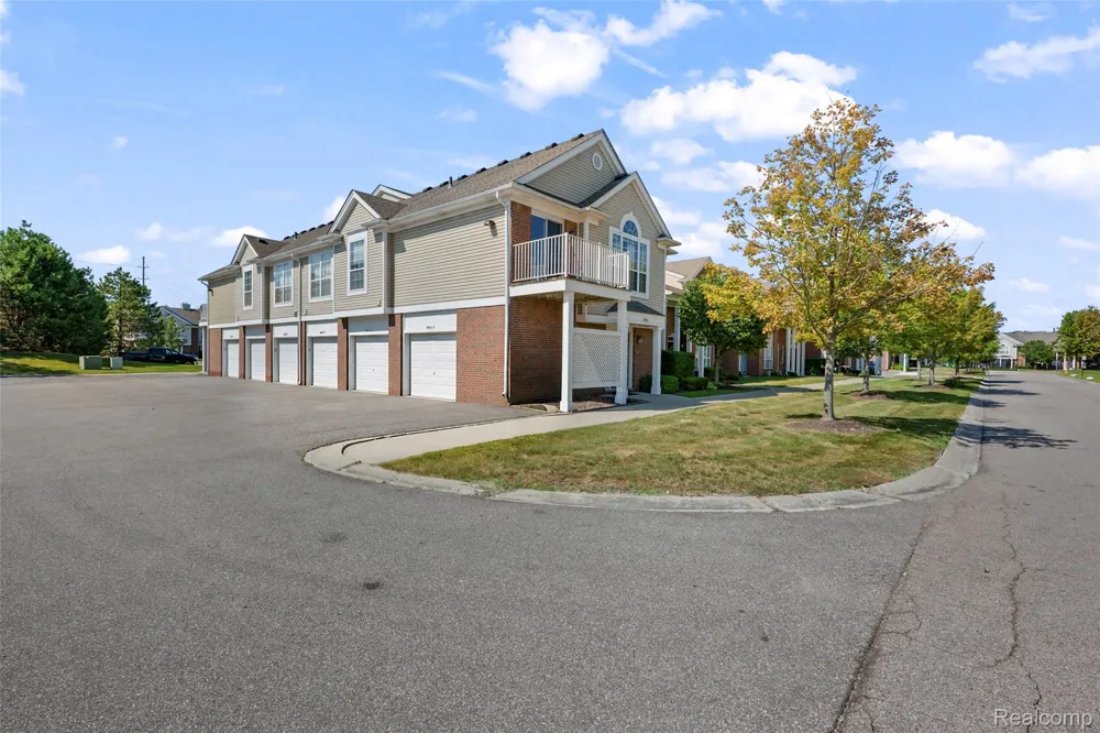 16450 Chatham Drive #136 Macomb Township, MI 48044