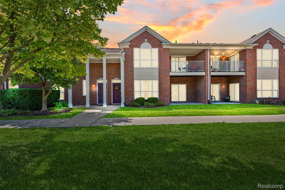 16450 Chatham Drive #136 Macomb Township, MI 48044